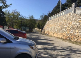 金山陵园停车场